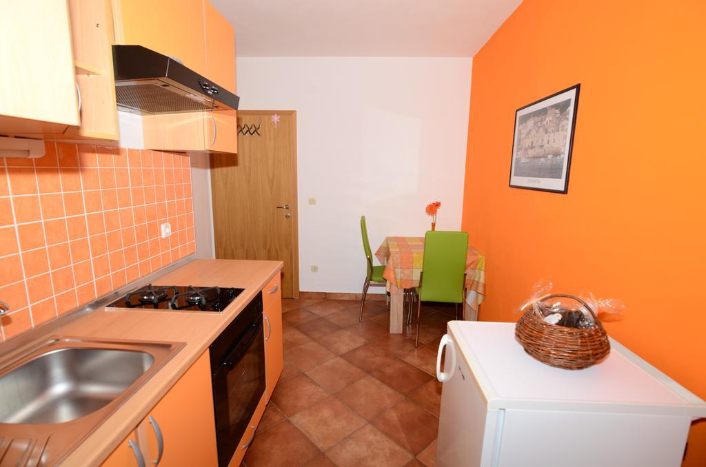 Апартаменты Apartman Milena Примоштен Экстерьер фото