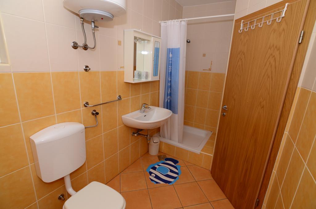 Апартаменты Apartman Milena Примоштен Экстерьер фото